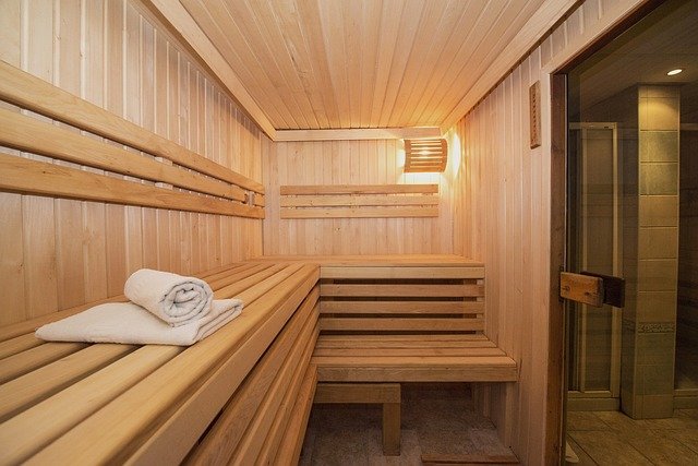 Czy relaks w saunie oferuje korzyści zdrowotne?