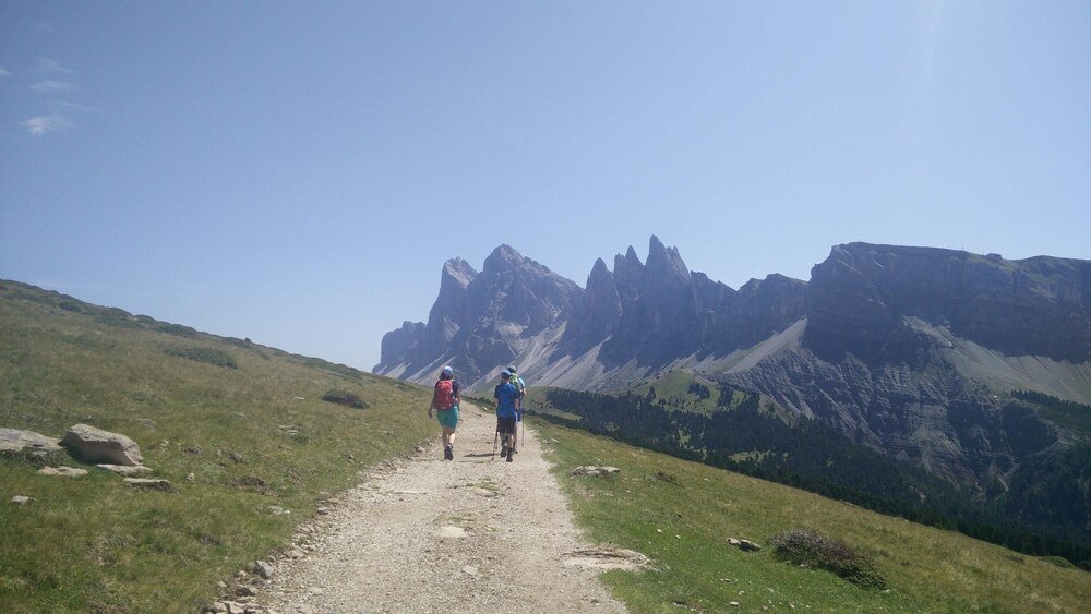 Trekking w Dolomitach: 7 malowniczych szlaków dla każdego
